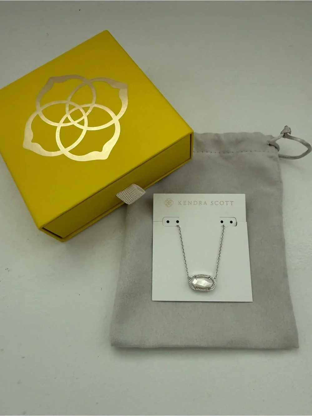 NWT Kendra Scott Elisa Silver Pendant Necklace in Ivory Mother-of-Pearl